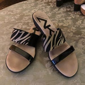 Anne Klein sandal size 8.5 black patent & animal print cute!